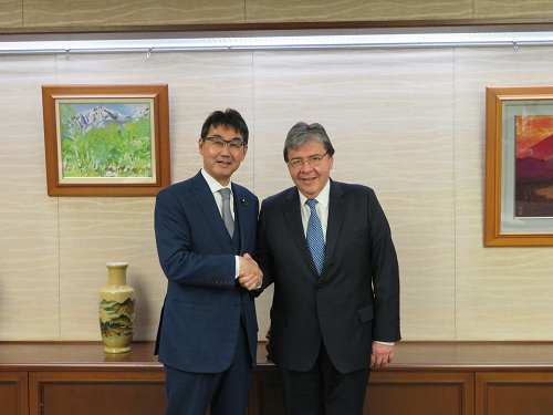 October 23, 2019 Justice Minister Kawai received a courtesy call from the Minister of Foreign Affairs of Colombia.