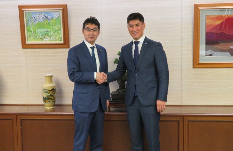 October 24, 2019 Justice Minister Kawai received a courtesy call from the Minister of Foreign Affairs of Kyrgyz