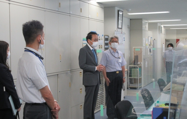 葉梨康弘法務大臣は、東日本入国管理センターを視察しました（令和４年９月１２日）。