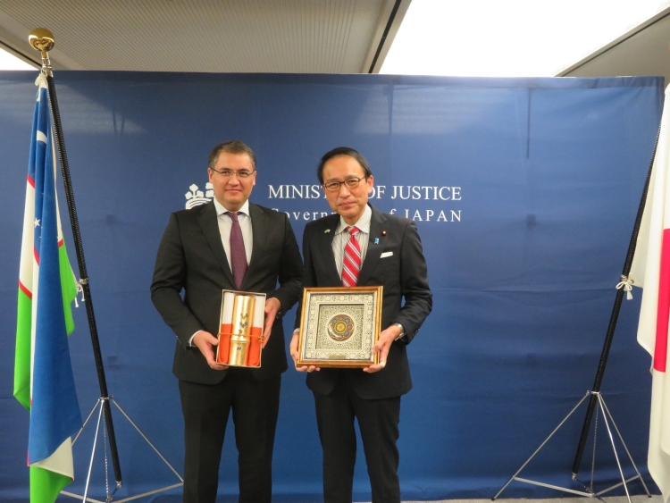 葉梨康弘法務大臣が、ウズベキスタン司法大臣による表敬訪問を受けました。