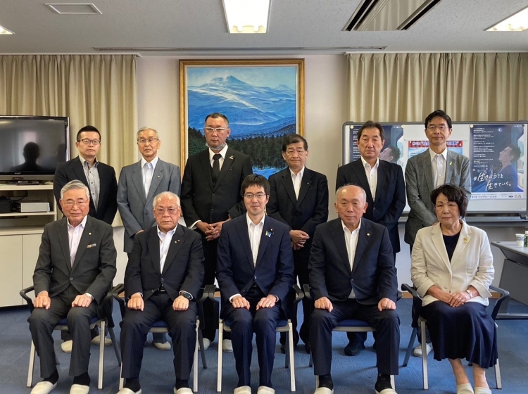 高見康裕法務大臣政務官が、更生保護法人札幌大化院の視察及び更生保護関係者との意見交換を行いました。