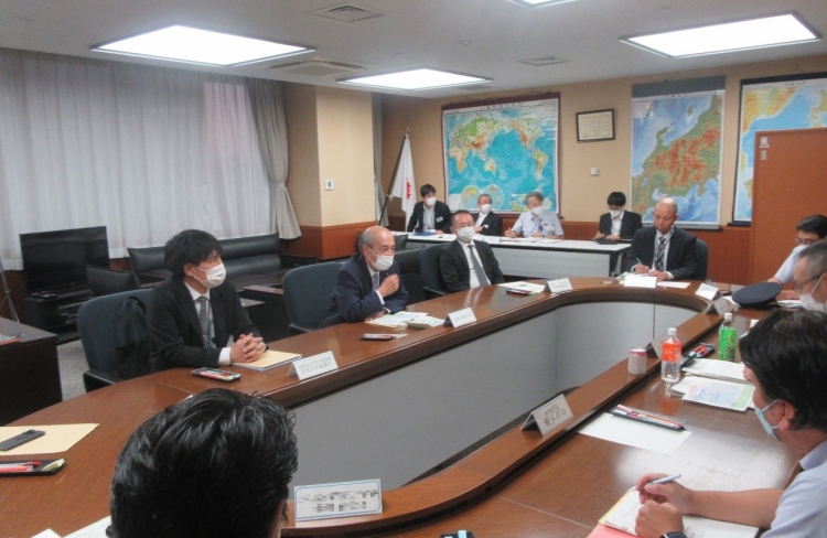 小泉龍司法務大臣が、名古屋出入国在留管理局を視察しました。