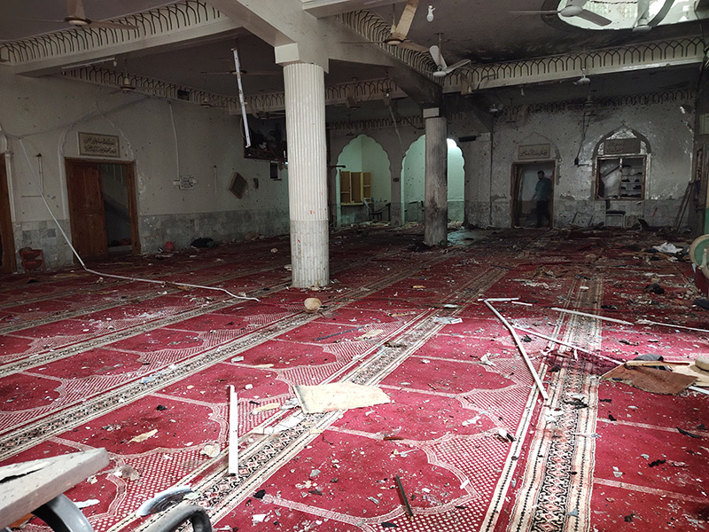 2022年3月の「ホラサン州」によるテロ発生後のパキスタン北西部・カイバル・パクトゥンクワ州のシーア派モスク（写真提供:EPA=時事）