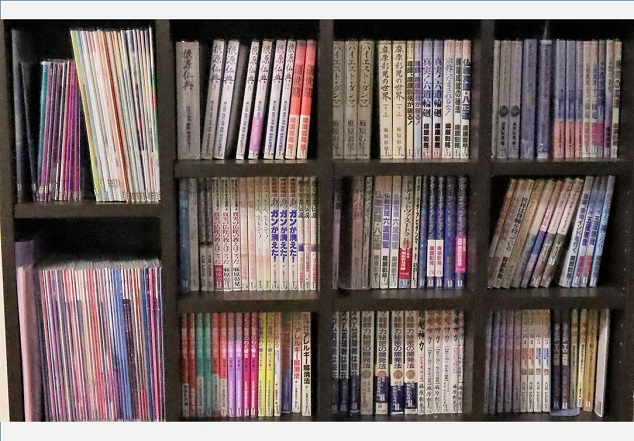 武蔵野施設（東京）に対する立入検査（令和5年6月）で確認した麻原の著書等が収納された書棚