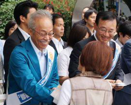 街頭広報活動を行う谷村さん(左)と谷垣大臣(右)