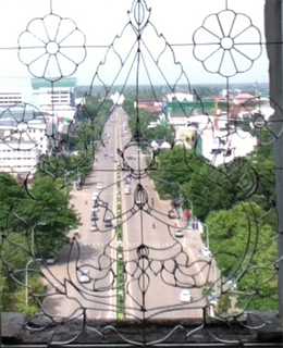 パトゥーサイから眺めたビエンチャン市内の様子