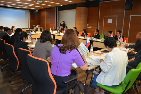 セミナーにおける全体会議の様子　平成２７年２月　タイ・バンコク