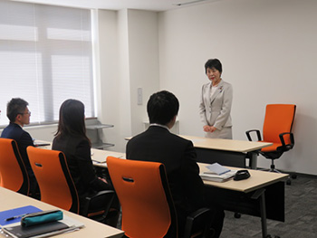 上川大臣による視察時の様子写真