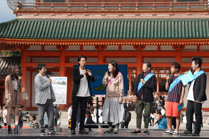 エピソードを披露する芸人の皆さん