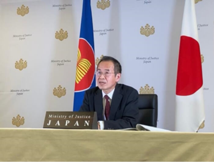 画像:ASEAN各国の高級法務実務者との協議で開会挨拶をする髙嶋法務事務次官
