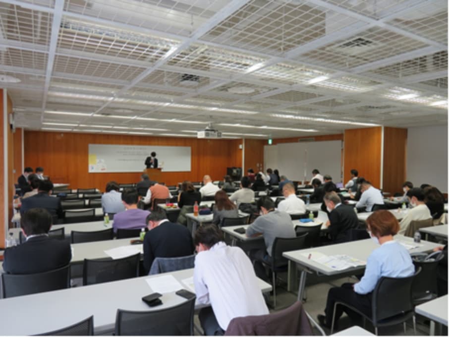 行政書士の方々を対象に実施された説明会での写真