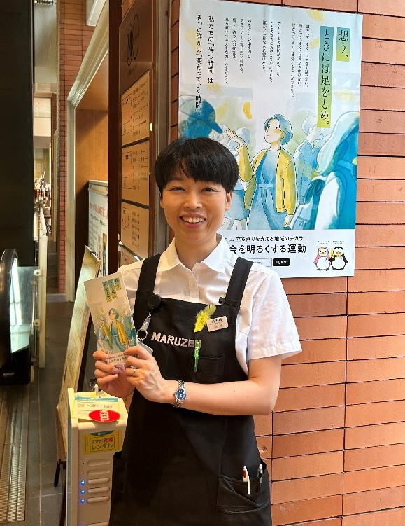 書店における広報の様子