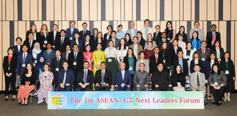 小泉法務大臣、ソエプラプトASEAN事務次長、各国在京大使等とNLF参加者