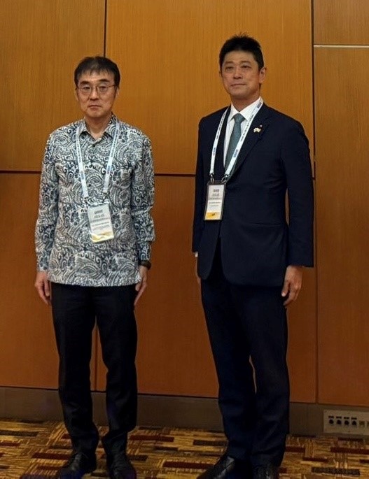 左：渡辺哲也ＥＲＩＡ事務総長、右：高村法務副大臣

