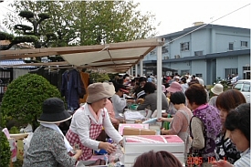 Bazaar on facility premises (Tanseikai, Wakayama Prefecture)