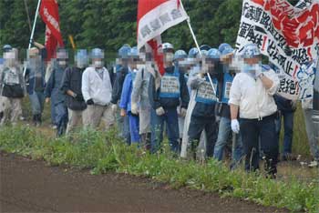 全国総決起集会でのデモ行進