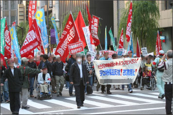 11.4全国労働者決起集会開催時のデモ行進