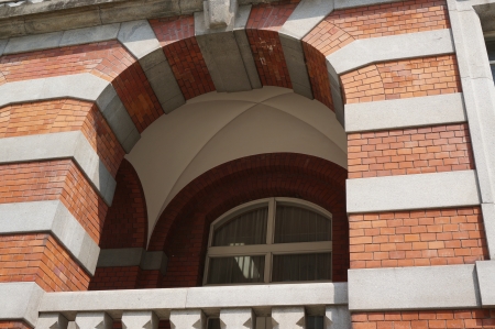 Ceiling incorporating cross-vault style (Bat ceiling)