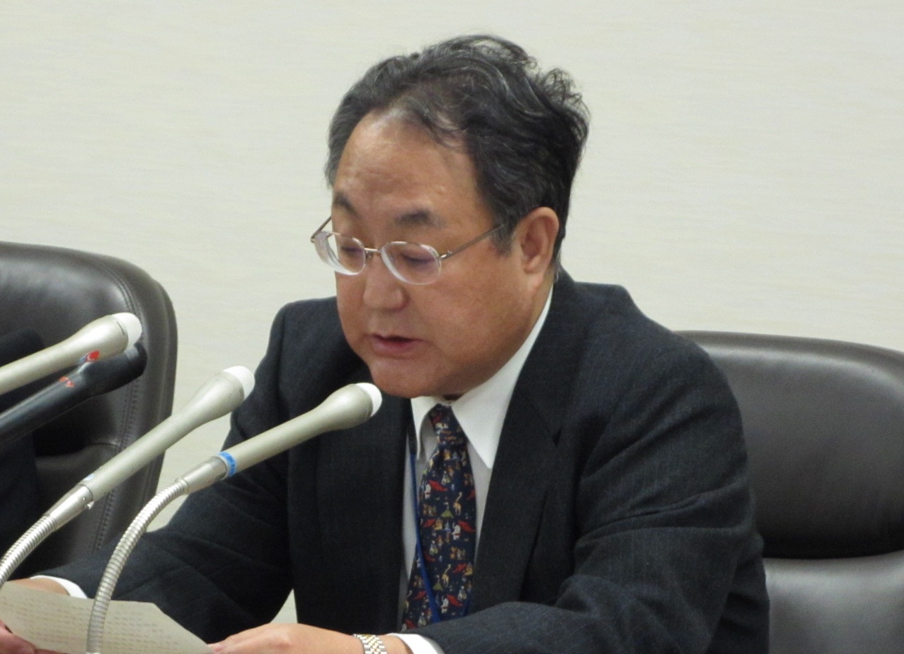 更新請求後に記者会見をする公安調査庁長官