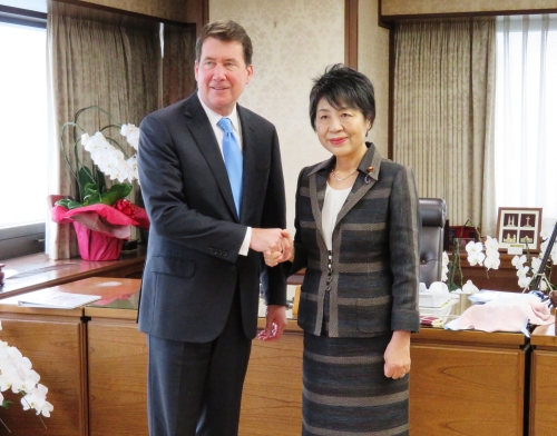 上川法務大臣が，ハガティ駐日米国大使による表敬を受けました（９月２２日）。