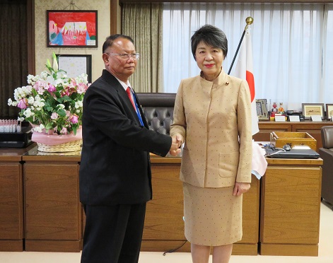 上川法務大臣が，アウン・キン連邦議会ミャンマー人民代表院（下院）議員らによる表敬を受けました（３月１２日）。