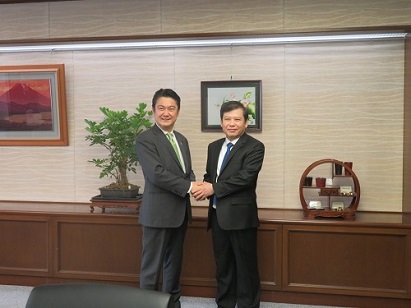 山下法務大臣が，レー・ミン・チ最高人民検察院長官による表敬を受けました（１０月１６日）。