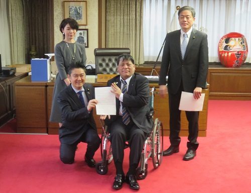 山下法務大臣が北洋建設株式会社代表取締役社長の小澤輝真氏と面会しました。