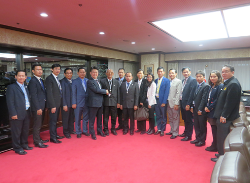 山下法務大臣が，カンボジア民法・民事訴訟法運用改善支援研修員による表敬を受けました（２月１９日）。