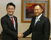 山下法務大臣が，タイのアデゥン労働大臣による表敬を受けました（平成３１年３月２７日）。
