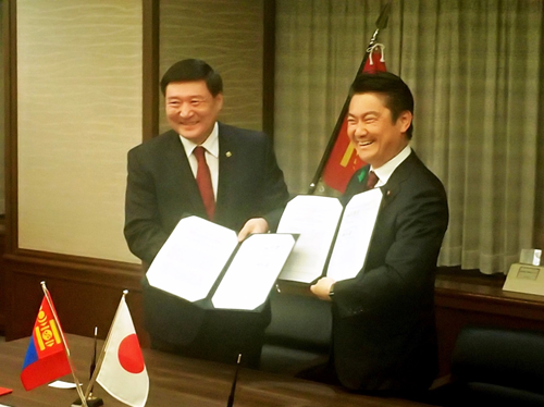 日本国とモンゴル国との間で特定技能外国人に係る協力覚書の署名式が行われました（平成３１年４月１７日）。