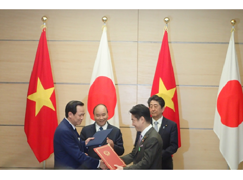 日本国とベトナム社会主義共和国との間で特定技能外国人に係る協力覚書の文書交換式が行われました（令和元年７月１日）。