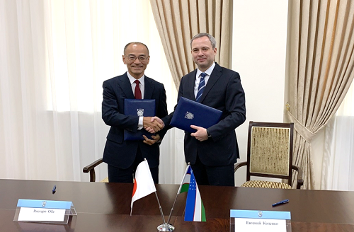 法務総合研究所とウズベキスタン最高検察庁アカデミーとの間で協力覚書を締結しました（令和元年７月２５日）。