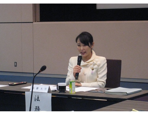 森まさこ法務大臣が,「日本法令の国際発信の推進に向けた官民戦略会議」に出席しました。（令和元年１２月４日）。