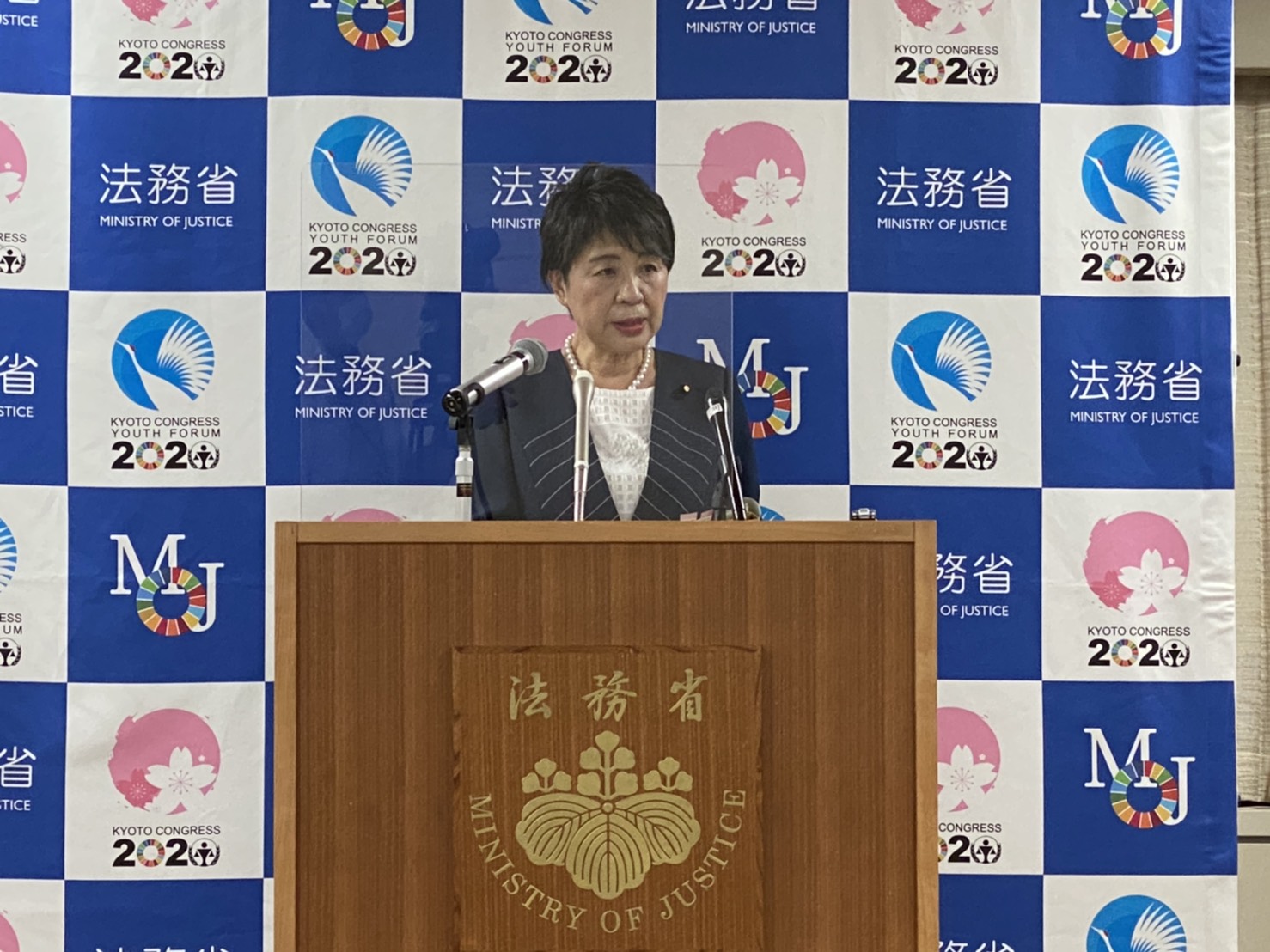 〈９月１７日（木）〉上川陽子新法務大臣が法務省に登庁し，記者会見を行いました。