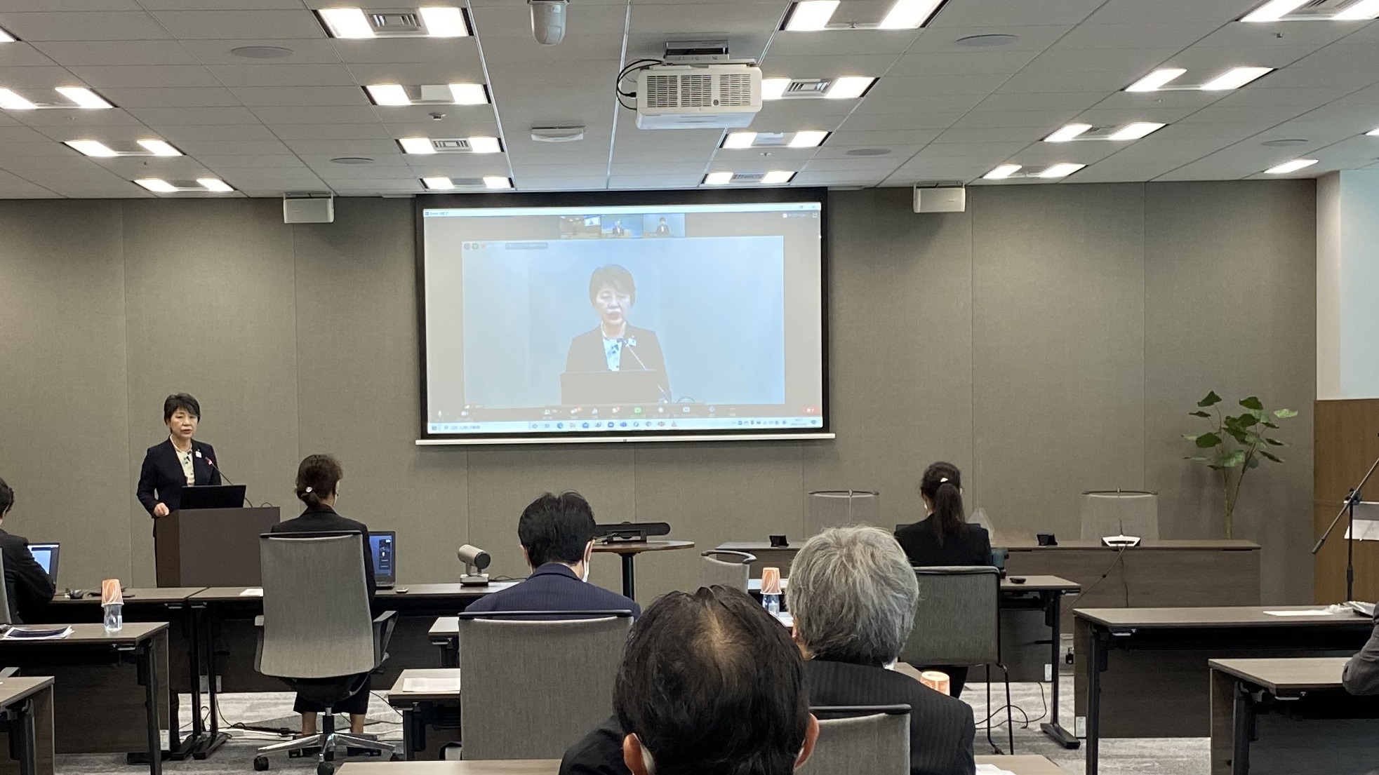 上川法務大臣が日本国際紛争解決センター（東京）のオープニングセレモニー及び「仲裁の日」記念行事に出席しました（令和２年１０月１２日）。の中見出し画像${j}