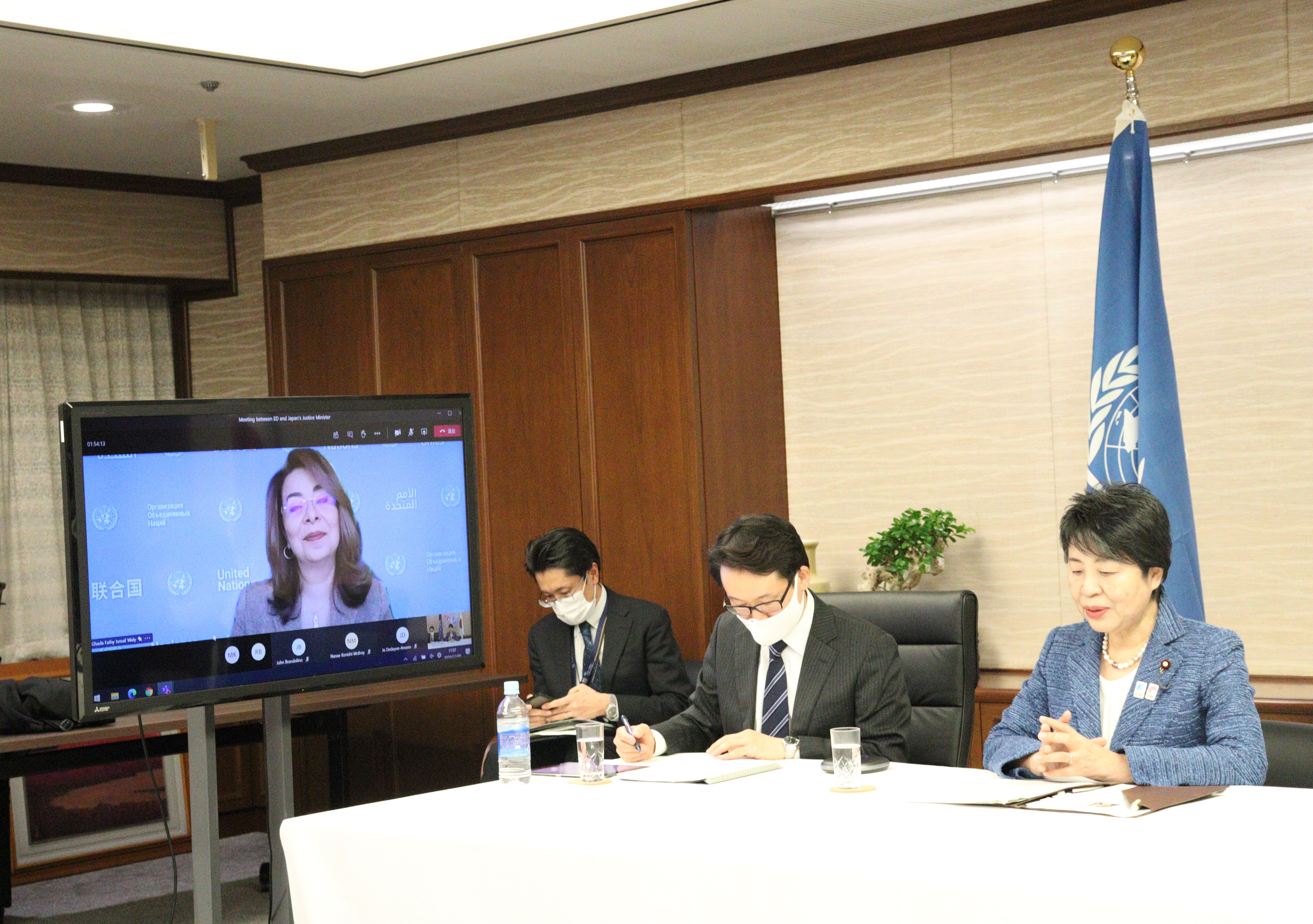 上川陽子法務大臣が，ＵＮＯＤＣ事務局長とのオンライン会談を行いました。