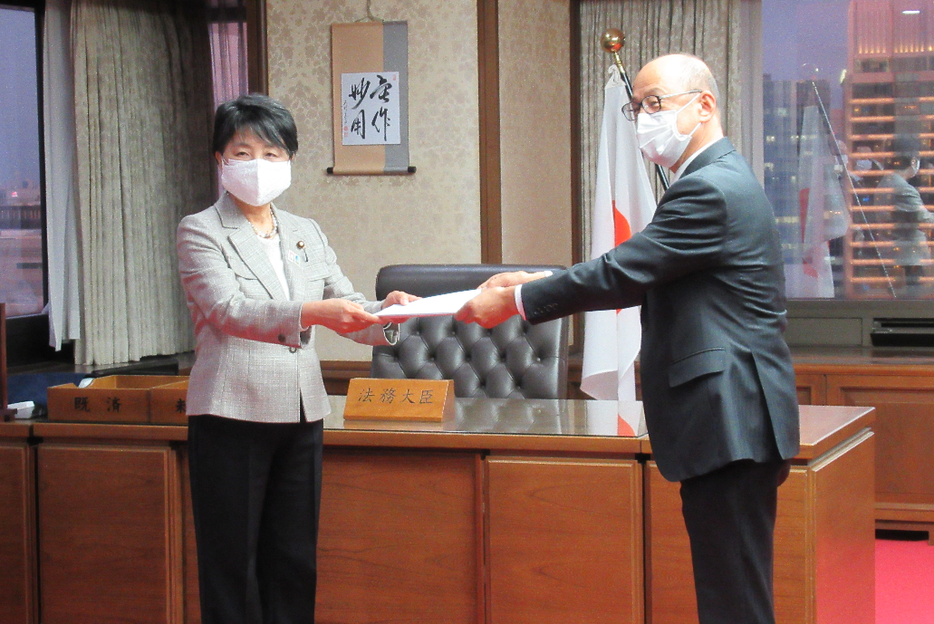 上川陽子法務大臣が,「法制審議会第１８９回会議」に出席しました。