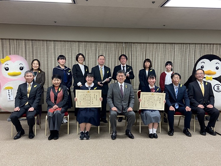 令和３年１２月２４日，法務省において，第７１回“社会を明るくする運動”作文コンテスト法務大臣賞表彰式を行いました。