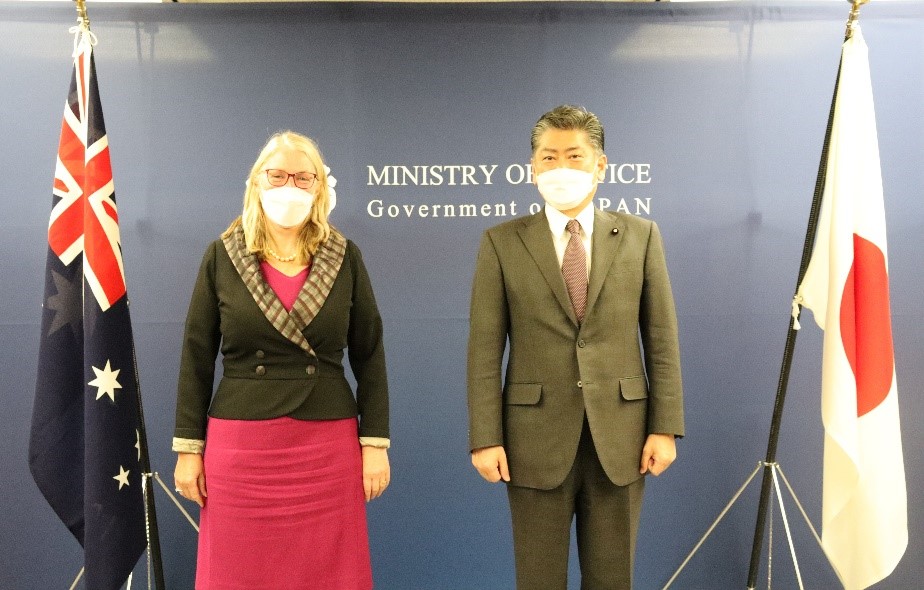 古川禎久法務大臣が、ジャン・アダムズ駐日豪州大使による表敬訪問を受けました（令和４年３月２５日）。
