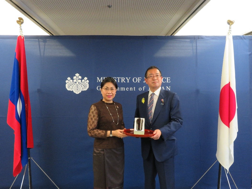 July 11, 2022 State Minister of Justice of Japan Meets with the Ambassador of Lao People’s Republic to Japan