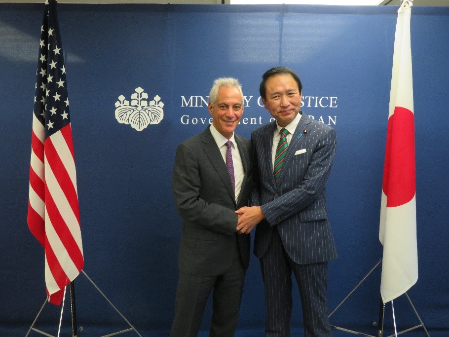 葉梨康弘法務大臣が、ラーム・エマニュエル駐日米国大使による表敬訪問を受けました（令和４年８月２５日）。