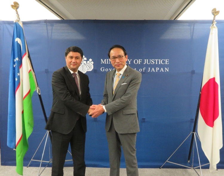 葉梨康弘法務大臣が、ウズベキスタン汚職対策庁長官による表敬訪問を受けました（令和４年９月１５日）。