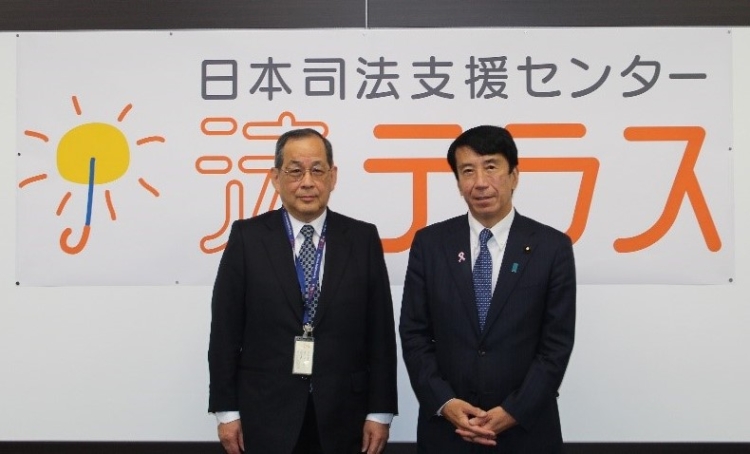 齋藤健法務大臣は、法テラスの「霊感商法等対応ダイヤル」を視察しました。