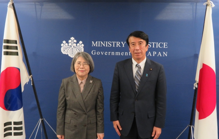 齋藤健法務大臣が、大韓民国大法院量刑委員会委員長による表敬訪問を受けました。