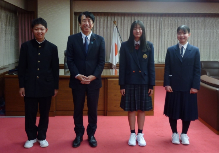 第４１回全国中学生人権作文コンテスト中央大会表彰式を行いました。