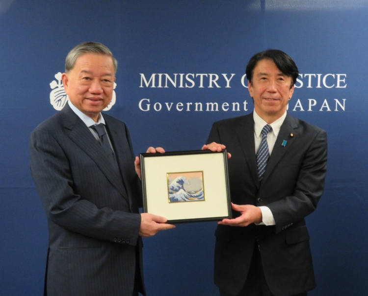 齋藤健法務大臣が、ベトナム公安大臣による表敬訪問を受けました。