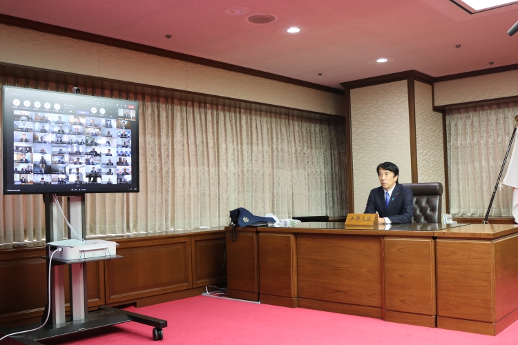齋藤健法務大臣が、全国の刑事施設長等に対し、オンラインで、大臣指示を行いました。