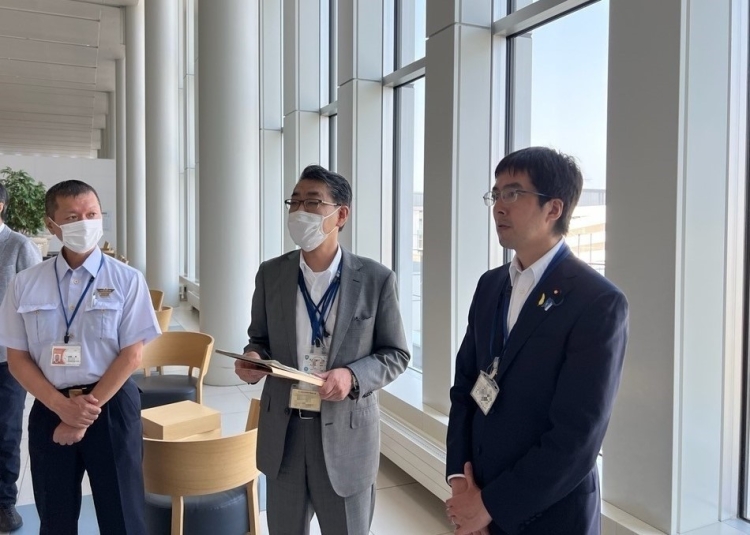 高見康裕法務大臣政務官は、新千歳空港を視察しました。