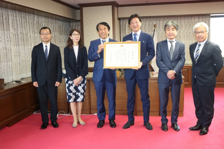 齋藤健法務大臣は、一般財団法人日本出版クラブに対し、大臣感謝状を贈呈しました。