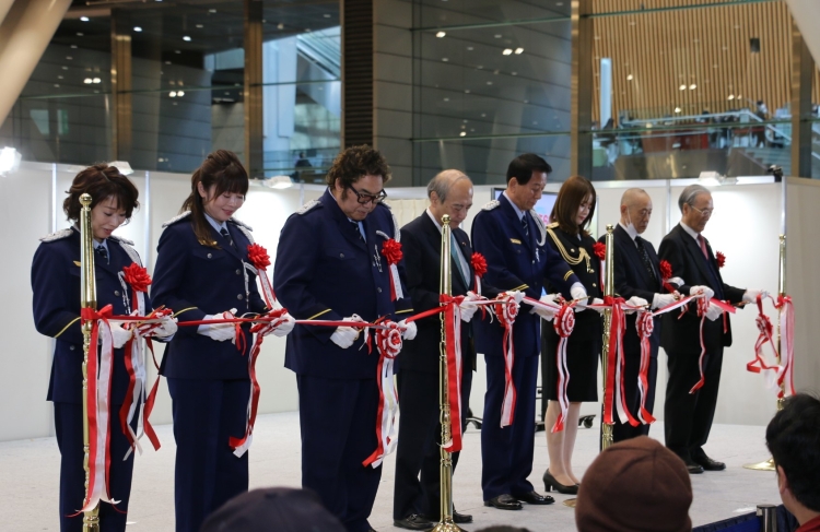 小泉龍司法務大臣が、東京国際フォーラムで開催した第６３回全国矯正展（全国刑務所作業製品展示即売会）に参加しました。